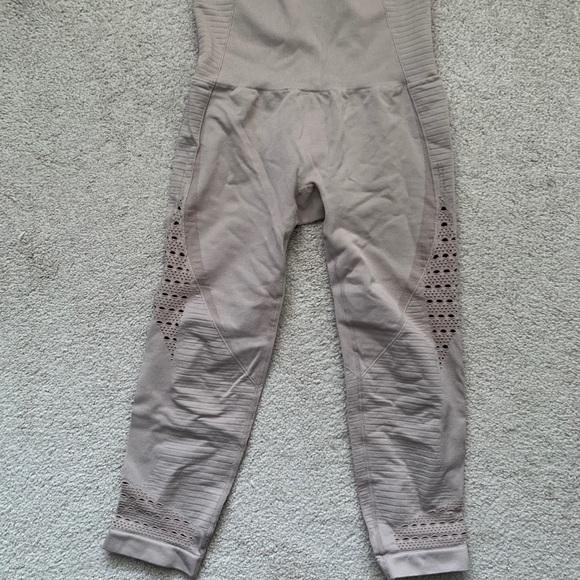 *SOLD* Gymshark Energy Seamless Cropped Leggings - Picture 4 of 5